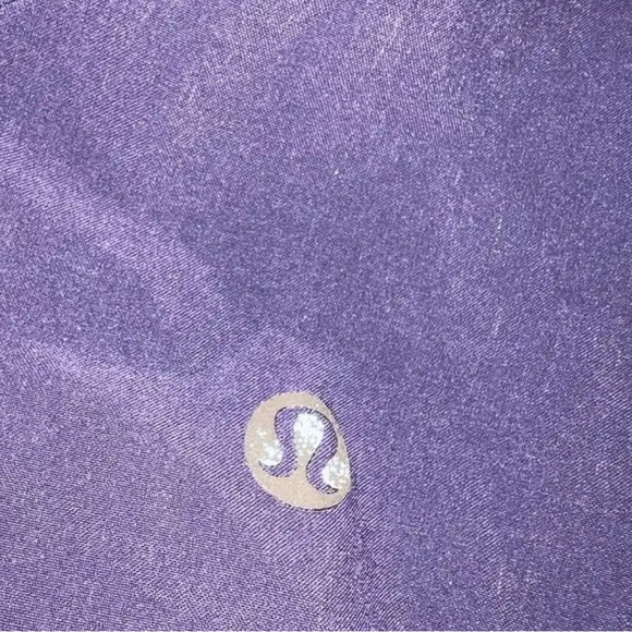 Lululemon size 4 navy shorts 3 inch inseam, worn but good condition - Picture 3 of 3